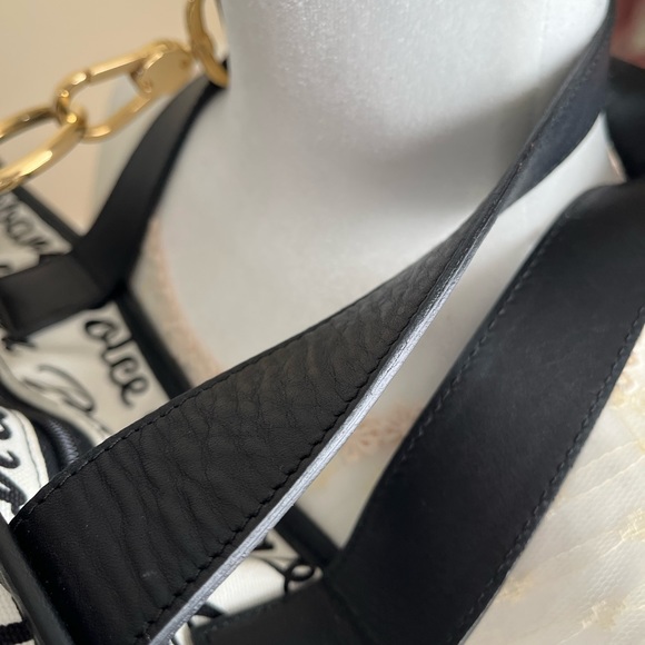 MARCH SPECIAL 🥂🎉🎊 Gently used Authentic Dolce & Gabanna purse - Picture 4 of 16